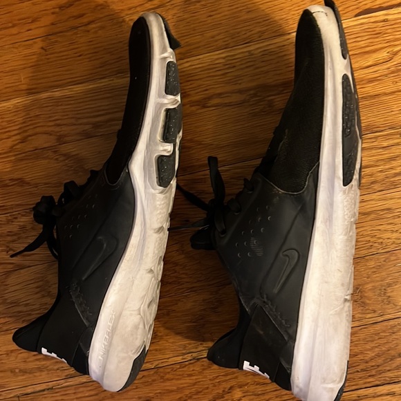 Nike Men’s Black & White Running Sneakers – Size 10.5 - Picture 5 of 6